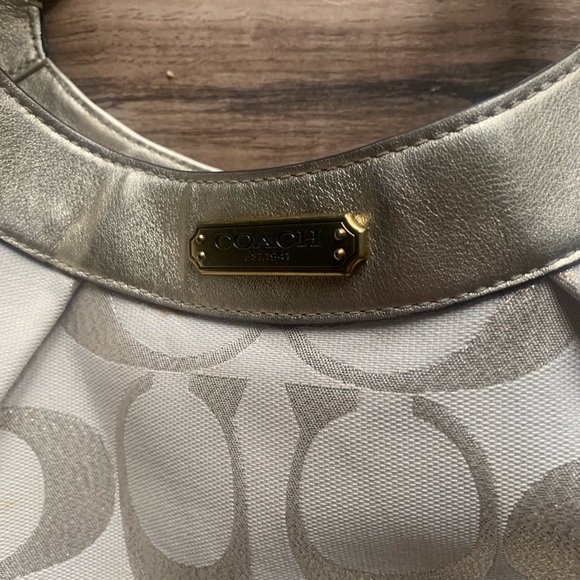 Coach Bag multiple pockets - Picture 5 of 13